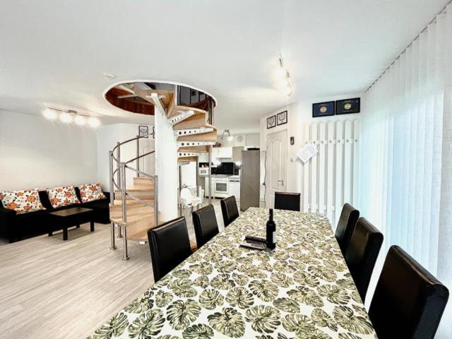 CSEVI Apartmanház Mezőkövesd Esterno foto