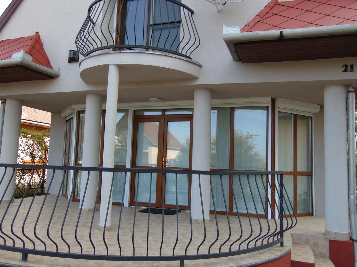CSEVI Apartmanház Mezőkövesd Esterno foto