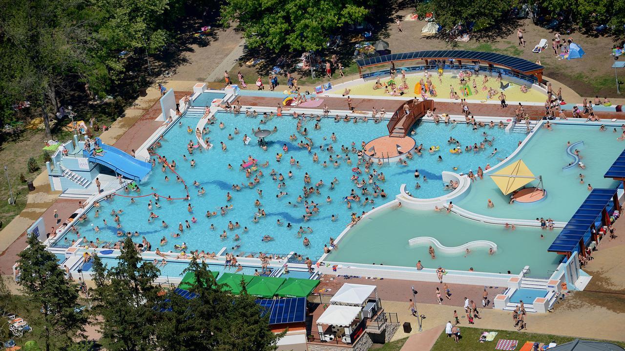 CSEVI Apartmanház Mezőkövesd Esterno foto