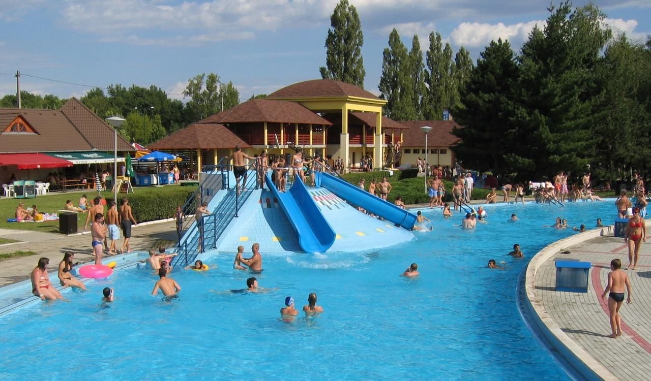 CSEVI Apartmanház Mezőkövesd Esterno foto
